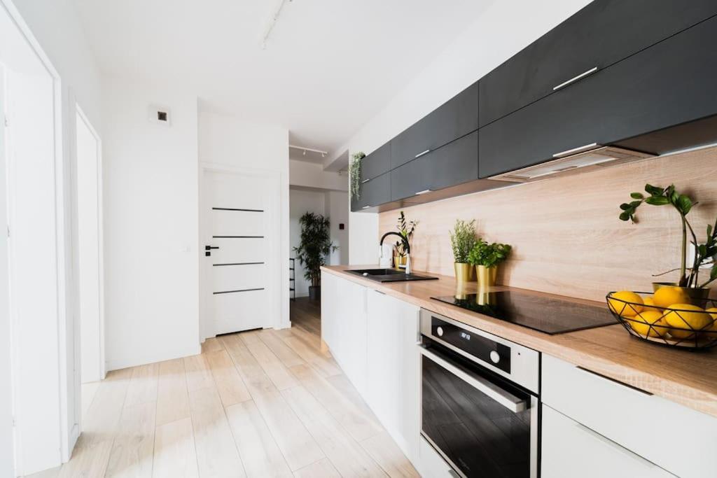 City Center - 3 Rooms - New Building - Private Parking Place - Garage Breslávia Exterior foto